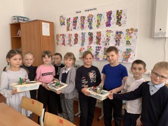 28.02.2024 г. Создание модели «Аэроплан» с использованием базового набора конструктора «Lego Education. WeDo» в 1 классе