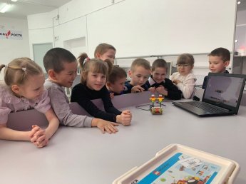 03.02.2023 г. Занятие по теме «Конструирование по образцу модели «Танцующие птички», для обучающихся 1 класса