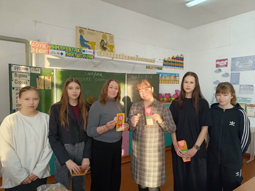 День цветов, улыбок и сердечных поздравлений