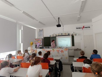     13 сентября 2024 года. Прошло ознакомительное занятие по программе дополнительного образования «Удивительный мир химии» для обучающихся 5 классов. Тема «Знакомство с лабораторным оборудованием центра «Точка роста».